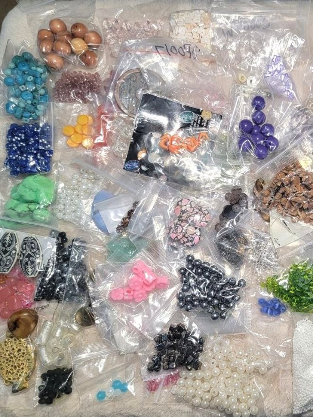 HUGE 4.11lb Destash Lot Jewelry Making Beads Findings Cabachons Various Mats #J